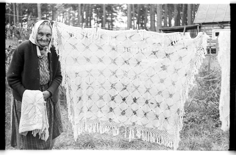 Pitslinad ja vana naine, Vergi, Männiku talu