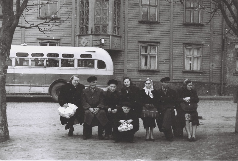 Negatiiv. Pärnu bussijaamas