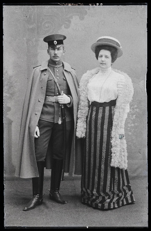 Sõjaväelane Wenger (Venger) naisega.