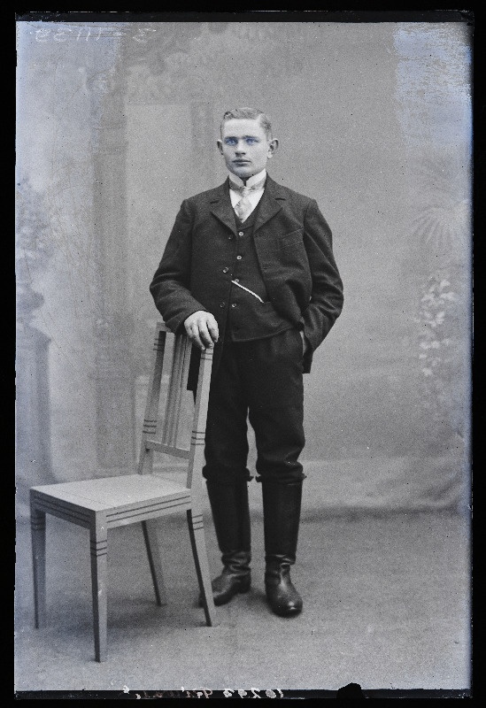 August Riewald (Riivald) Kolga-Jaani kihelkonnast Soosaare mõisast.