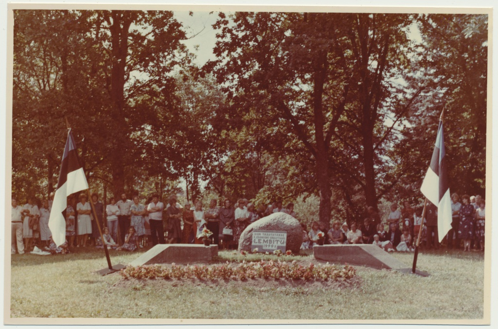 värvifoto, Viljandimaa, Suure-Jaani 50, Lembitu kivi avamine, 1988