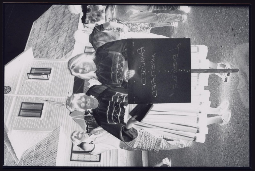 foto, Viljandimaa, Suure-Jaani 50, annetuste kogujad, 1988