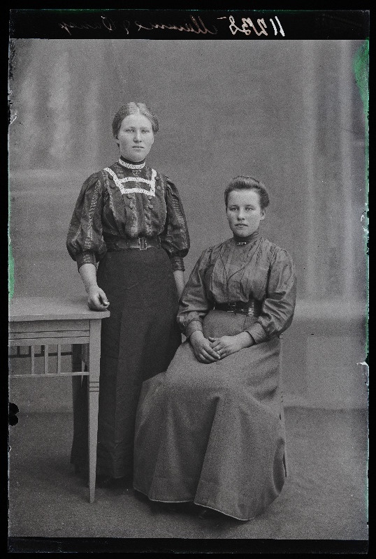 Anna Mumme (vasakul) ja Jenny Õunap.