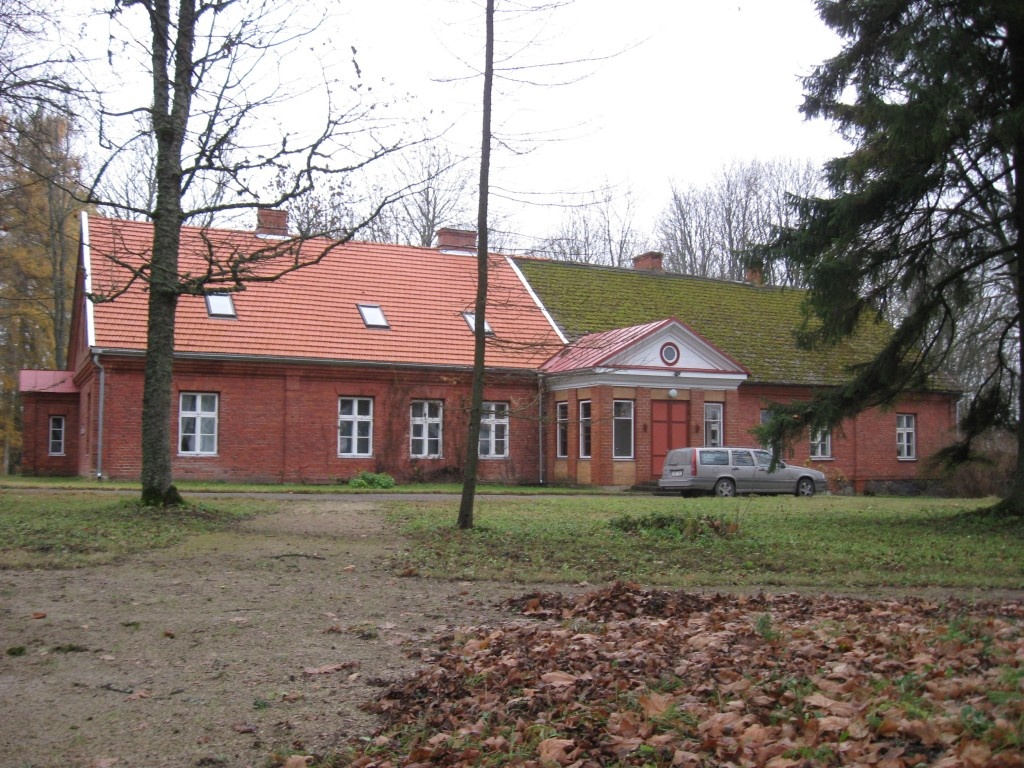 Main building of the width of the pastorate