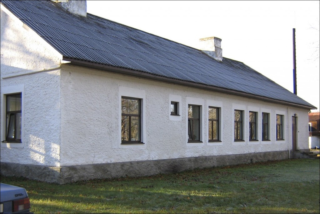 Main building of Emmaste Pastorage