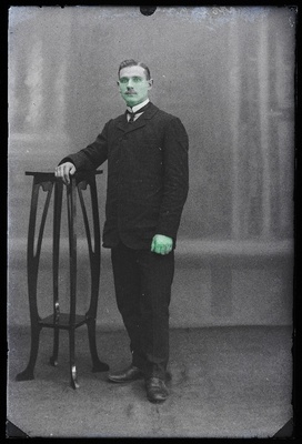 Krieger.  duplicate photo