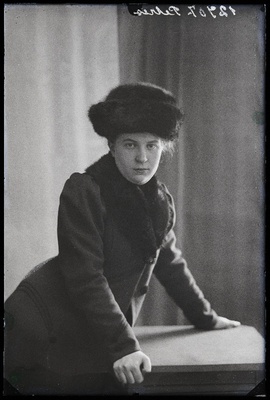Petres [Peters].  similar photo