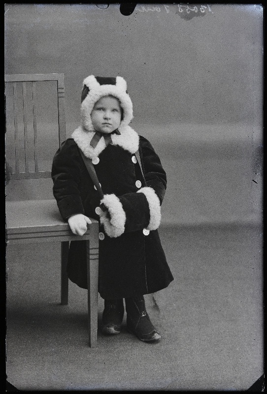 Talveriietes laps, (foto tellija Taar].