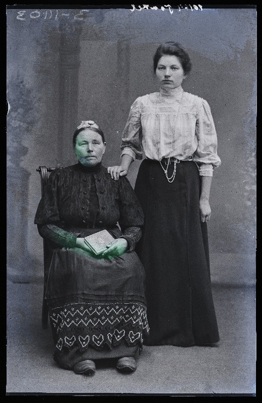 Marie Taakel emaga.