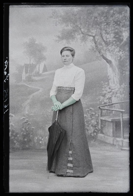 Julie Saks.