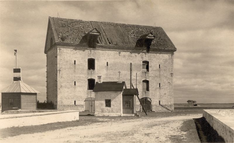 Foto. Haapsalu Uus-Sadama aidahoone ja vahimaja. 1930nd. Linnavalitsuse album.