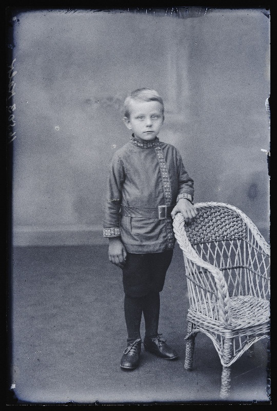 Väike poiss, (foto tellija Kolk).