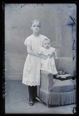 Schneideri lapsed.  similar photo