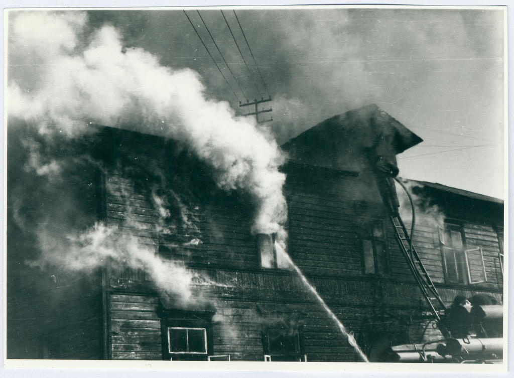 Elumaja tulekahju kustutamine 1960
