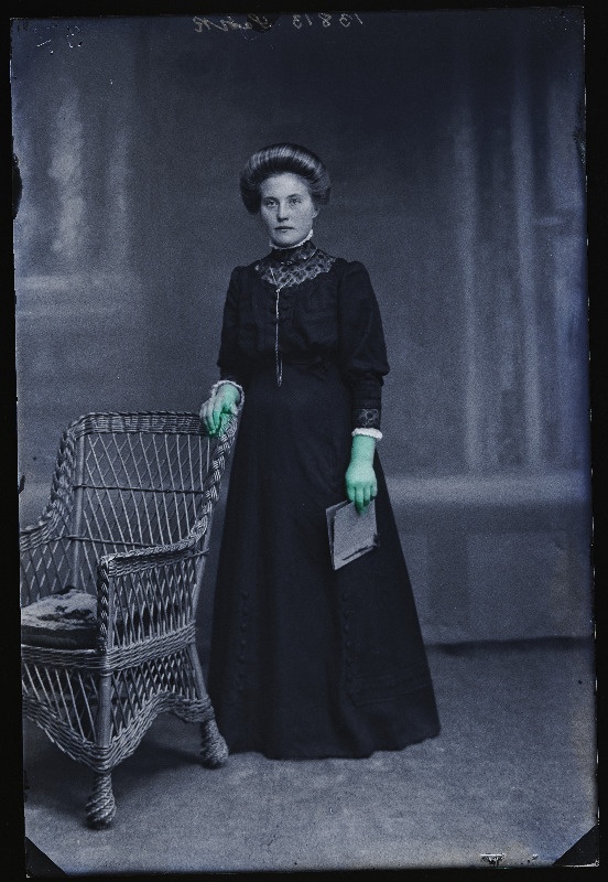 Anna Sahk.