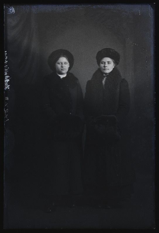 Johanson sõbrannaga.