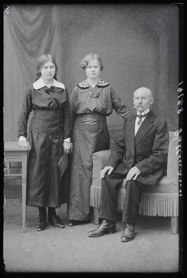 Perekond Pollmann.  similar photo