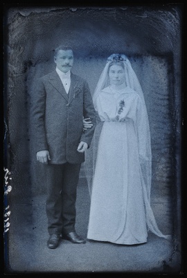 Noorpaar Johan (Juhan) Piir ja Minna Piir (neiuna Kivistik).  duplicate photo