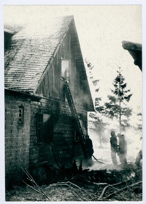 Tulekahju kustutamine A.Reha elumajas. 1961.  duplicate photo