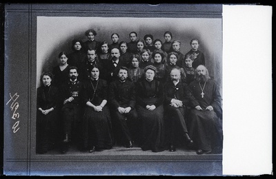 Tütarlastekooli V klass ja õpetajad.  duplicate photo