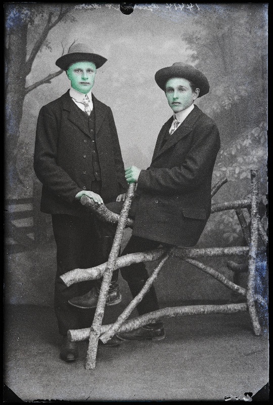 Ludwig (Ludvig) Muru (vasakul) ja August Ojakäär Suure-Kõpu vallast, Nurga talust.