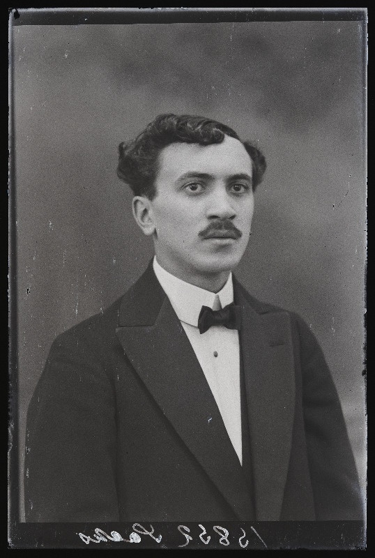 M. Sachs.