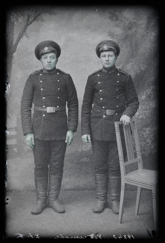 Kaks sõjaväelast, (foto tellija Reschetoff [Rešetov]).