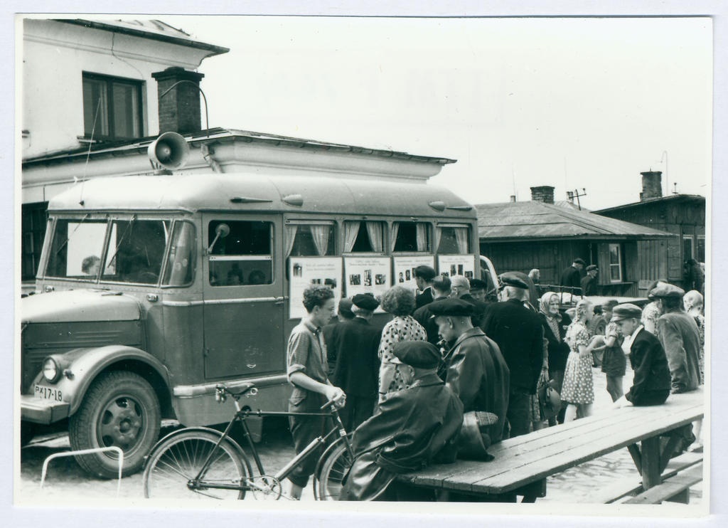 Tuletõrje agitatsiooniauto Rakvere turul 
1959