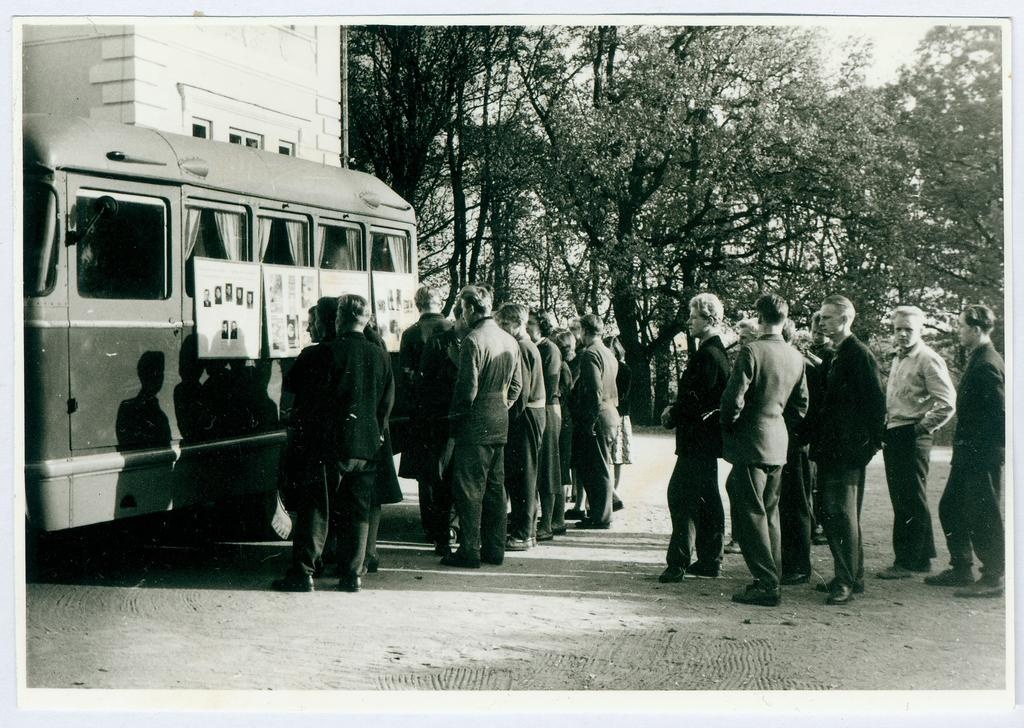 Tuletõrje agitatsiooniauto rändnäitust uudistamas
1959