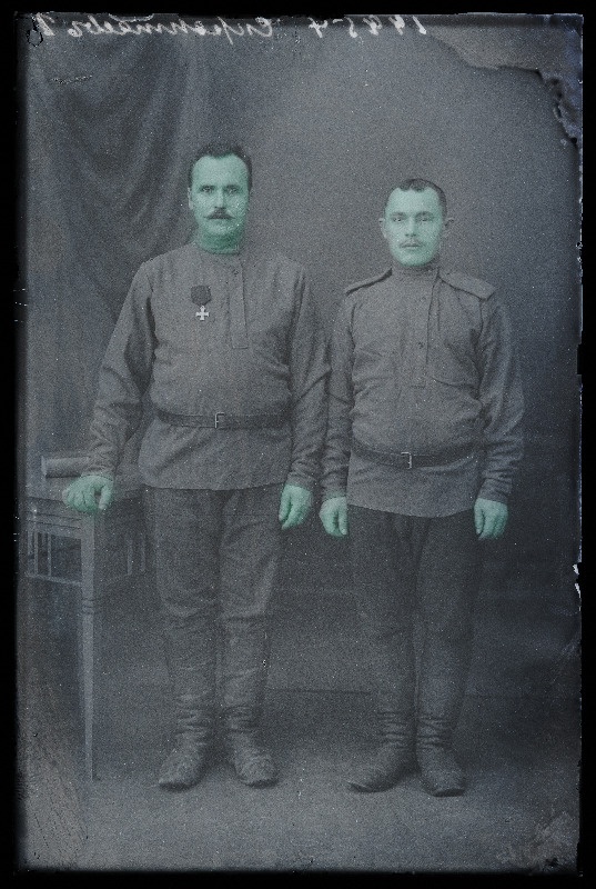 Kaks sõjaväelast, (foto tellija Skroptajeff [Skroptajev]).