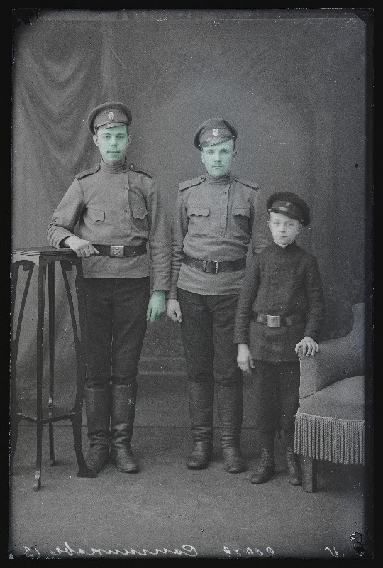 Grupp sõjaväelasi, (foto tellija Sotnikoff [Sotnikov]).