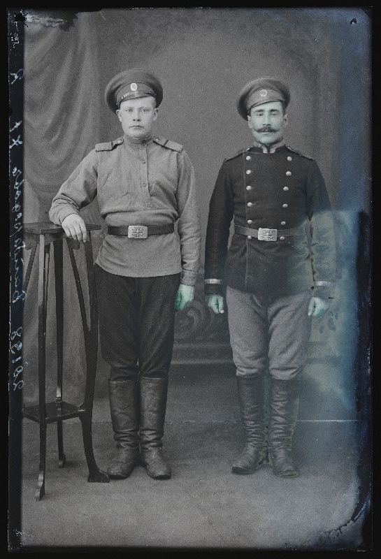 Kaks sõjaväelast, (foto tellija Baibarodoff [Baibarodov]).
