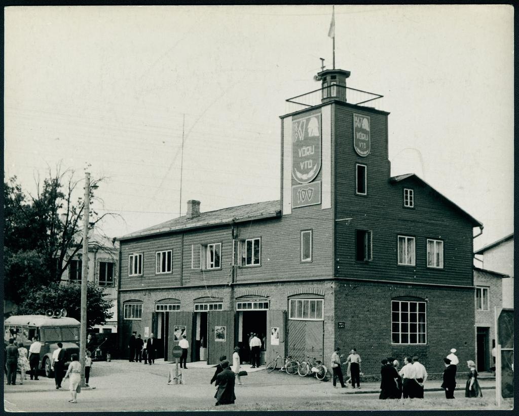 Võru TÜ hoone 100 juubelipidustuste ajal