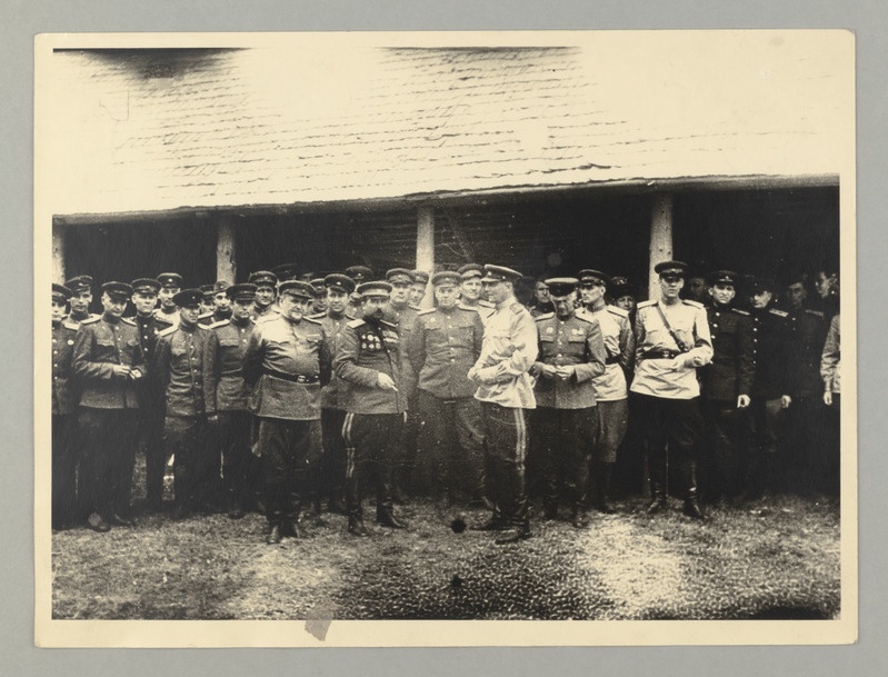 Eesti Laskurkorpuse ohvitsere Kingissepas.