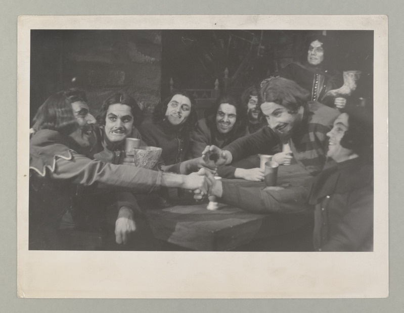 "Tasuleegid" 1945.a. Estonia teatris.