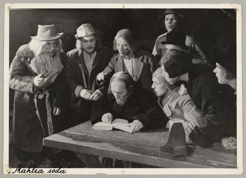 "Mahtra sõda" Noorsooteatri lavastus.