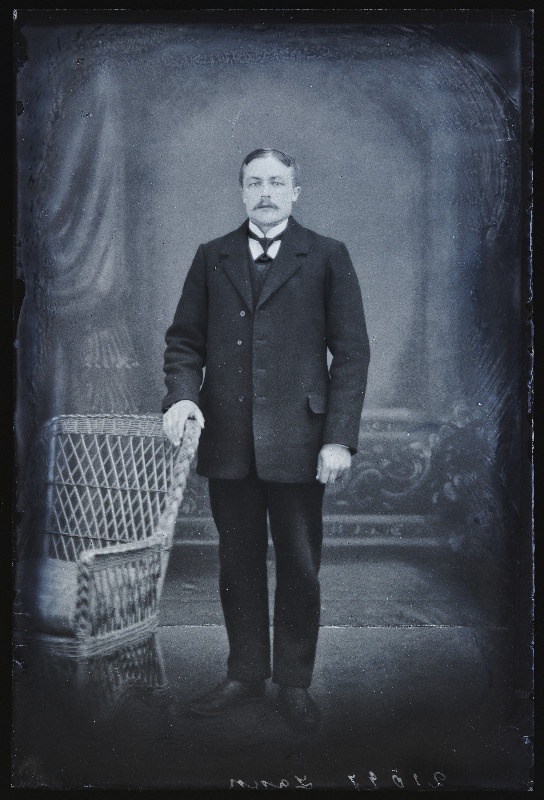 August Lakk.