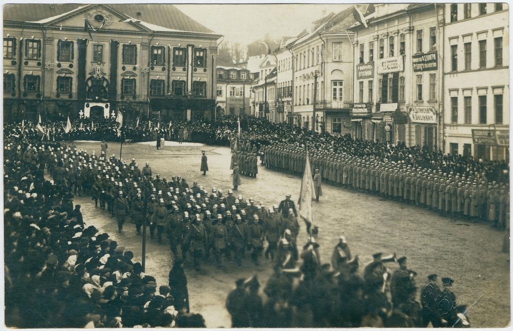 Tuletõrjeparaad Tartus Raekoja platsil