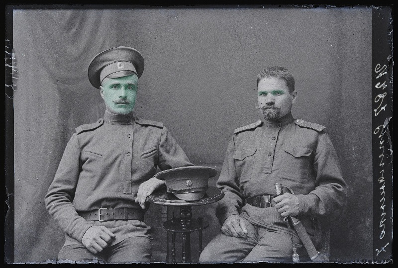 Kaks sõjaväelast, (foto tellija Stepanenko).
