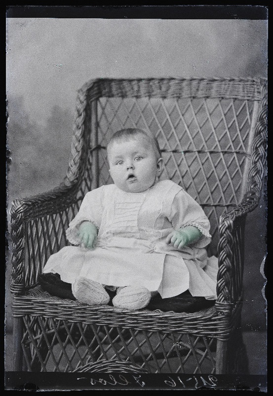 Väike laps, (foto tellija Illus [Illos]).