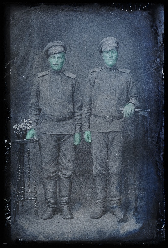Kaks sõjaväelast, (foto tellija Gawrik [Gavrik]).