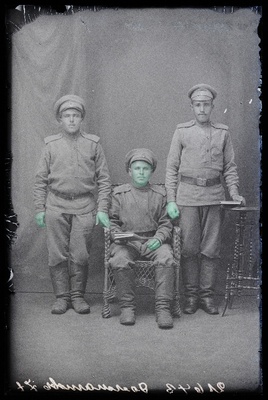 Grupp sõjaväelasi, (foto tellija Dolmatoff [Dolmatov]).  duplicate photo