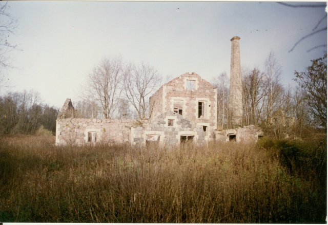 värvifoto Esna mõisa viinavabrik 1995