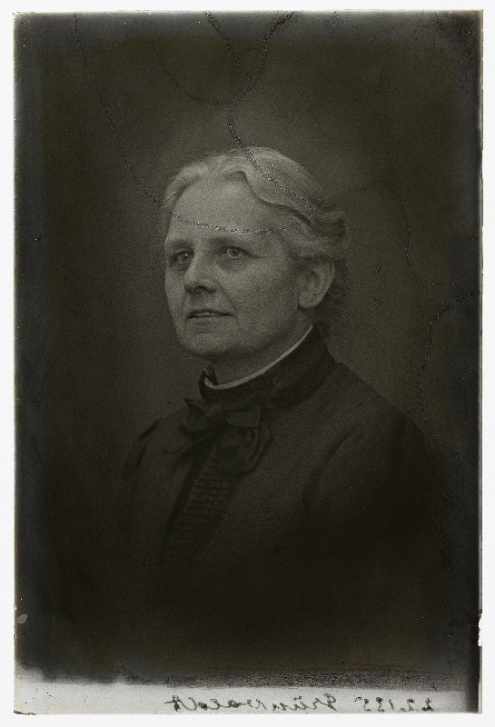 Naise fotoportree, (04.09.1916 fotokoopia, tellija Grünwald [Grünvald]).