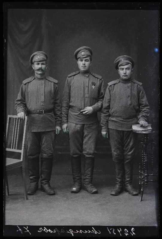 Grupp sõjaväelasi, (foto tellija Mingiaroff [Mingiarov]).