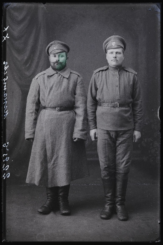 Kaks sõjaväelast, (foto tellija Ignatjeff [Ignatjev]).