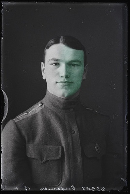 Sõjaväelane Bogdanoff (Bogdanov).  duplicate photo