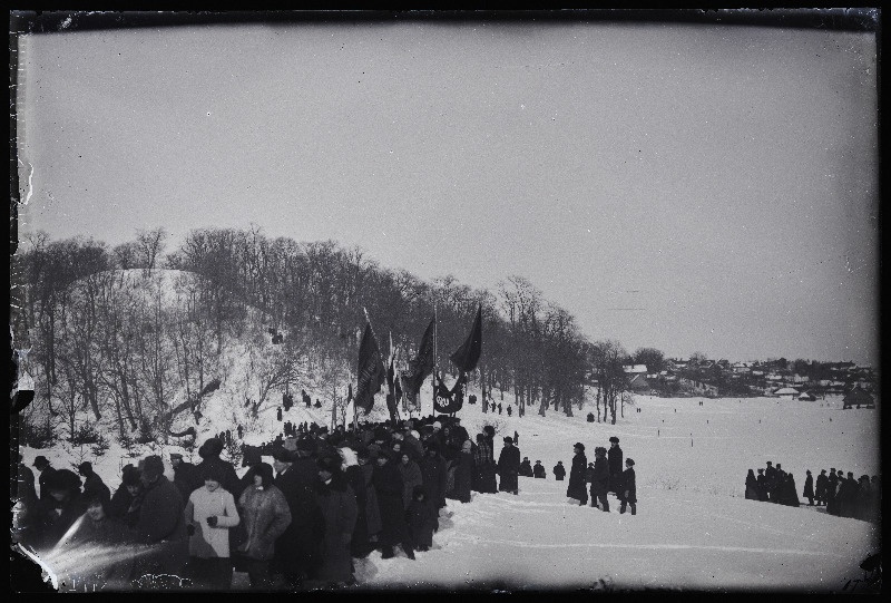 1905. aasta revolutsiooniohvrite mälestamine Huntaugu mäel üleriigilisel revolutsioonipühal.