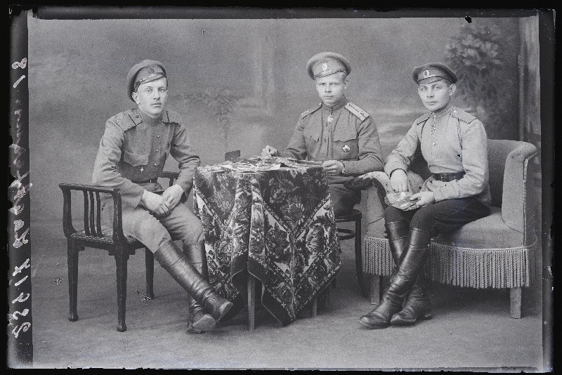 Grupp sõjaväelasi, (foto tellija Latsarus [Laatsarus]).