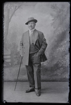 Hudoshilof  (Hudožilov).  duplicate photo